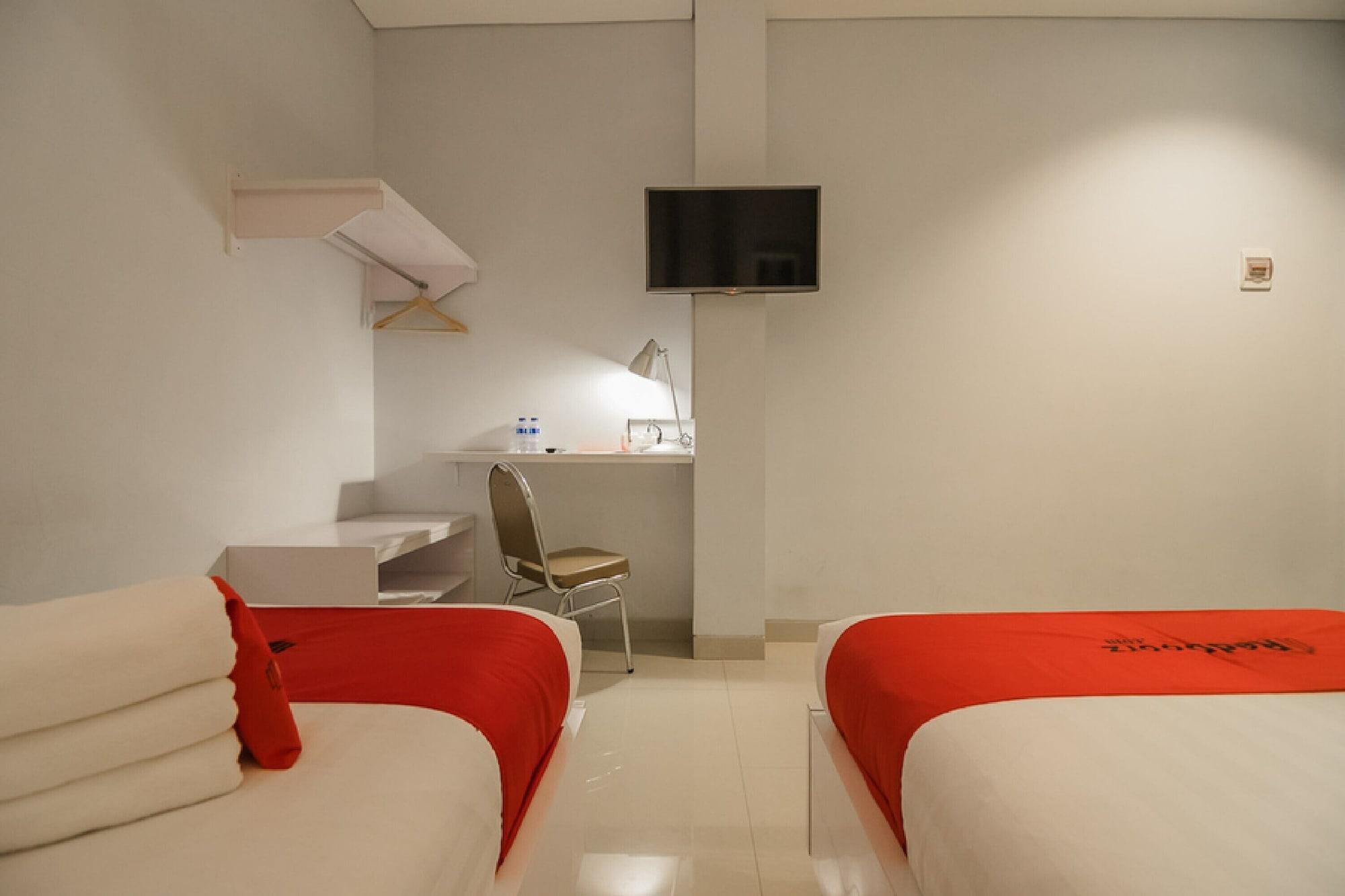 Reddoorz Plus Near Soekarno Hatta Airport 2 Tangerang Exteriér fotografie