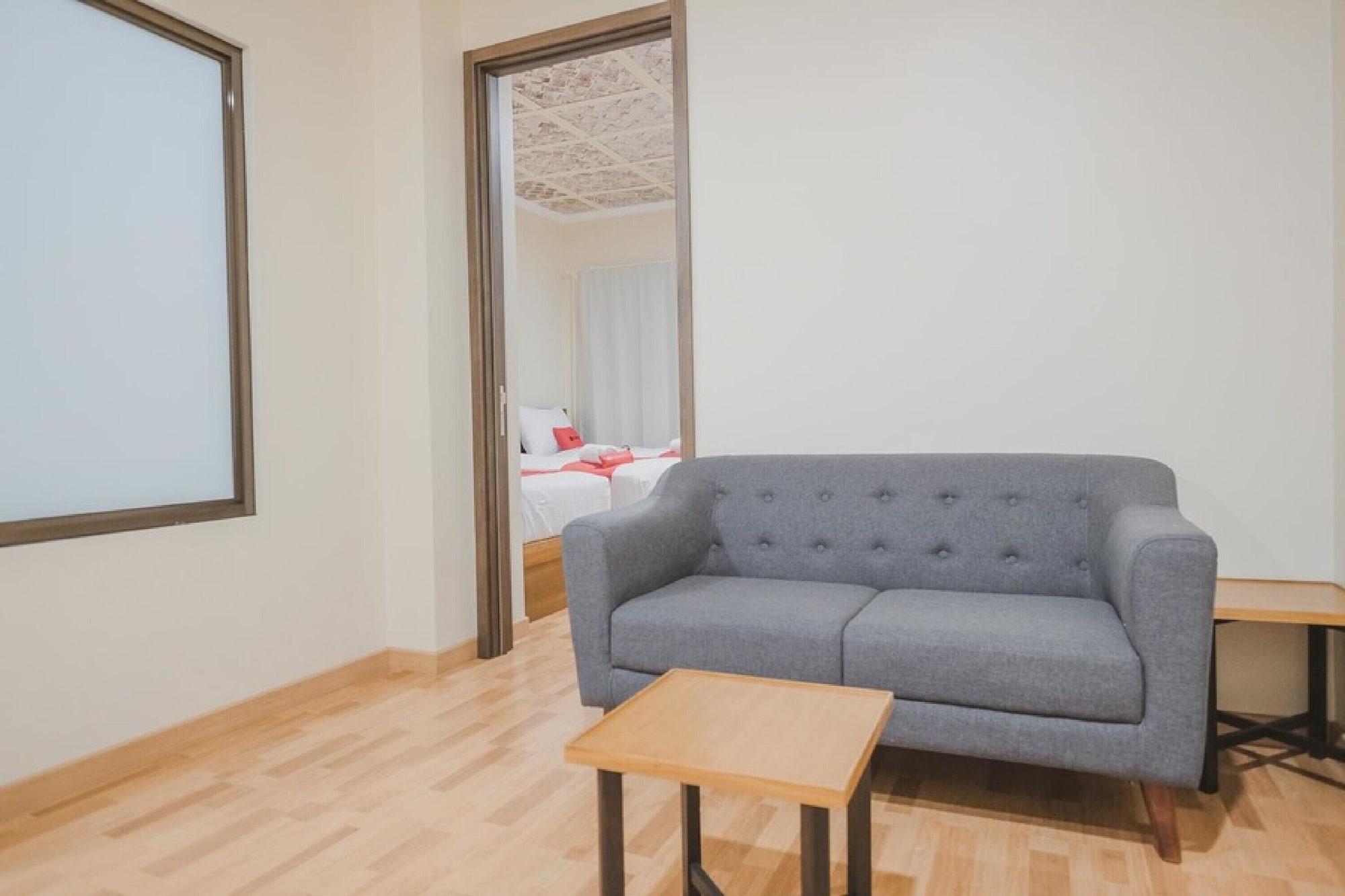 Reddoorz Plus Near Soekarno Hatta Airport 2 Tangerang Exteriér fotografie