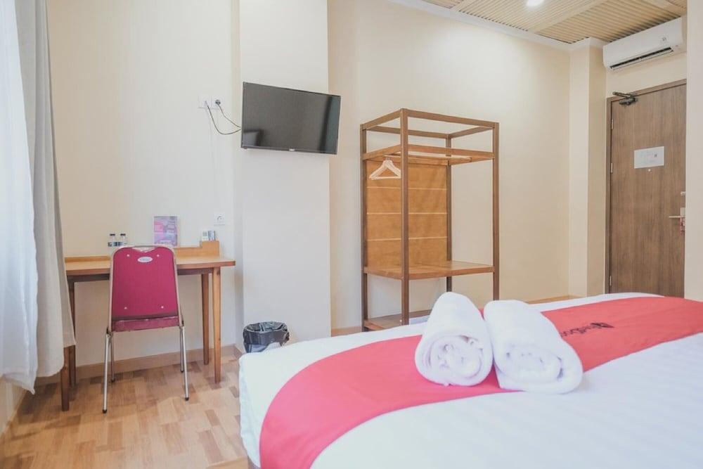 Reddoorz Plus Near Soekarno Hatta Airport 2 Tangerang Exteriér fotografie