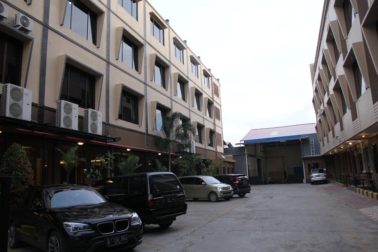 Reddoorz Plus Near Soekarno Hatta Airport 2 Tangerang Exteriér fotografie