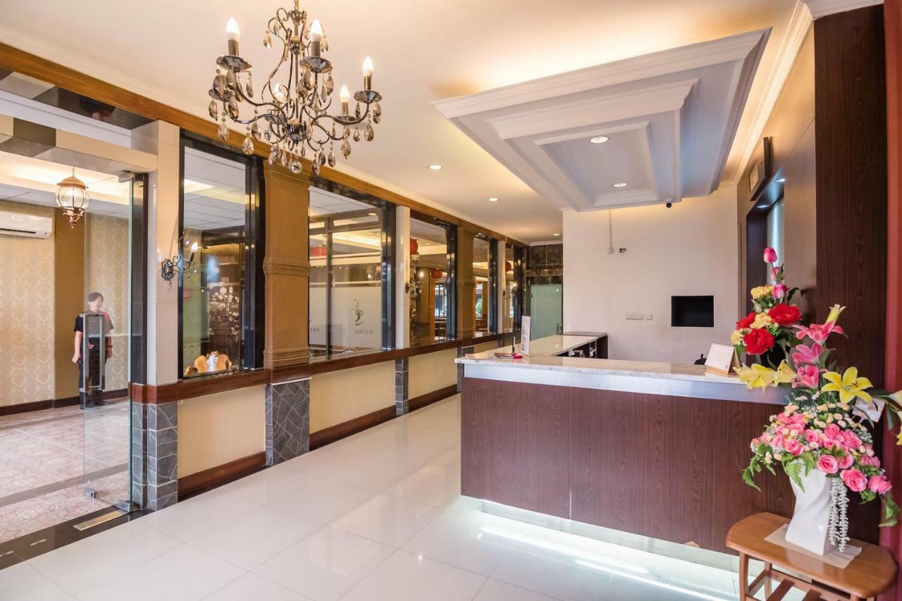 Reddoorz Plus Near Soekarno Hatta Airport 2 Tangerang Exteriér fotografie