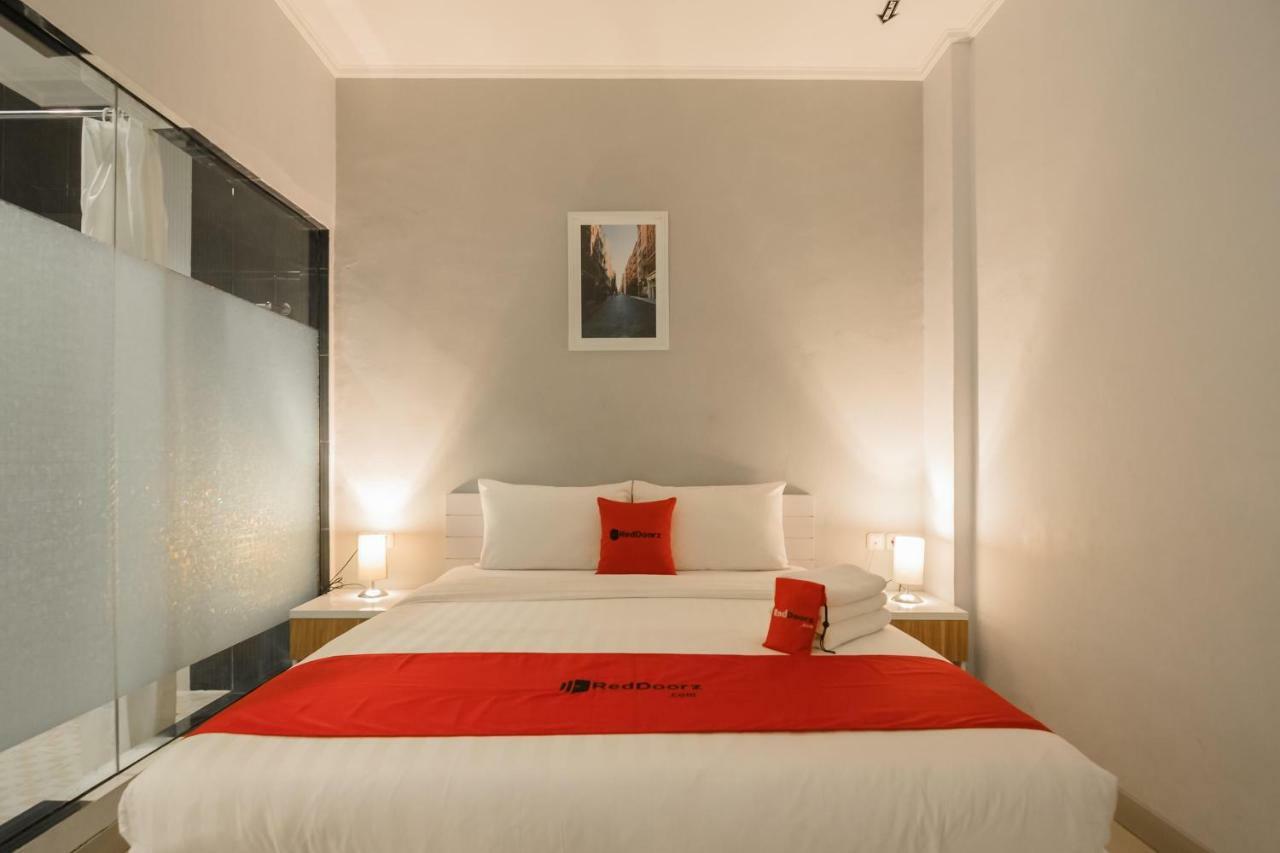 Reddoorz Plus Near Soekarno Hatta Airport 2 Tangerang Exteriér fotografie