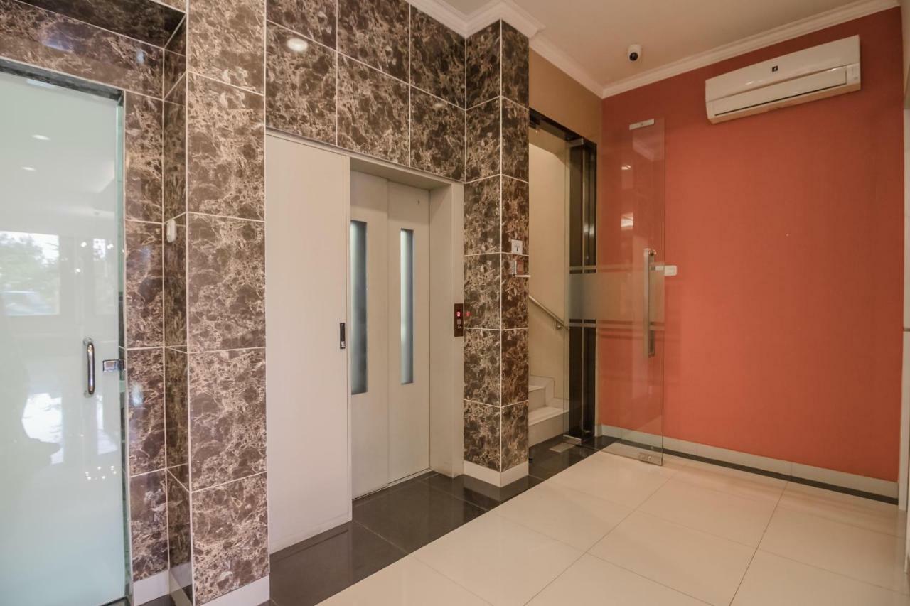 Reddoorz Plus Near Soekarno Hatta Airport 2 Tangerang Exteriér fotografie