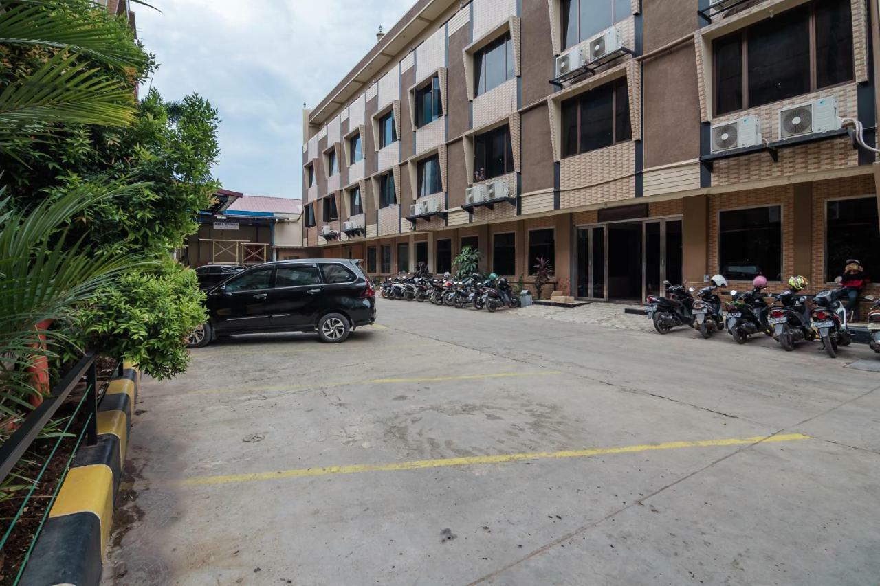 Reddoorz Plus Near Soekarno Hatta Airport 2 Tangerang Exteriér fotografie
