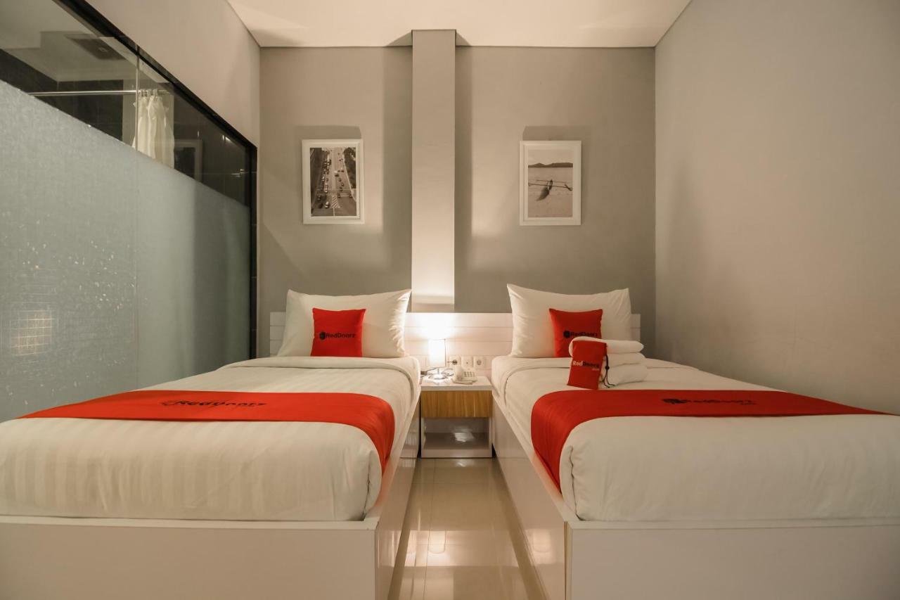 Reddoorz Plus Near Soekarno Hatta Airport 2 Tangerang Exteriér fotografie