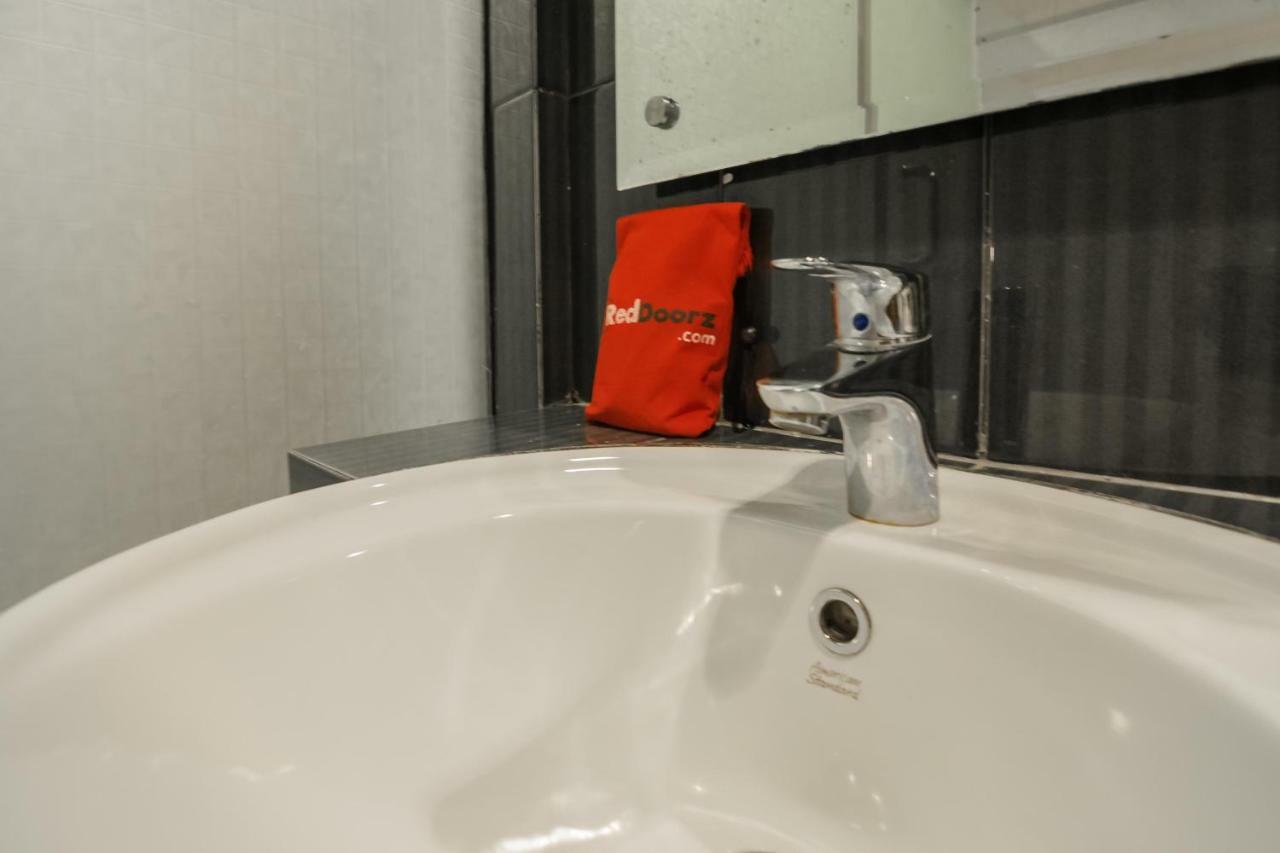 Reddoorz Plus Near Soekarno Hatta Airport 2 Tangerang Exteriér fotografie