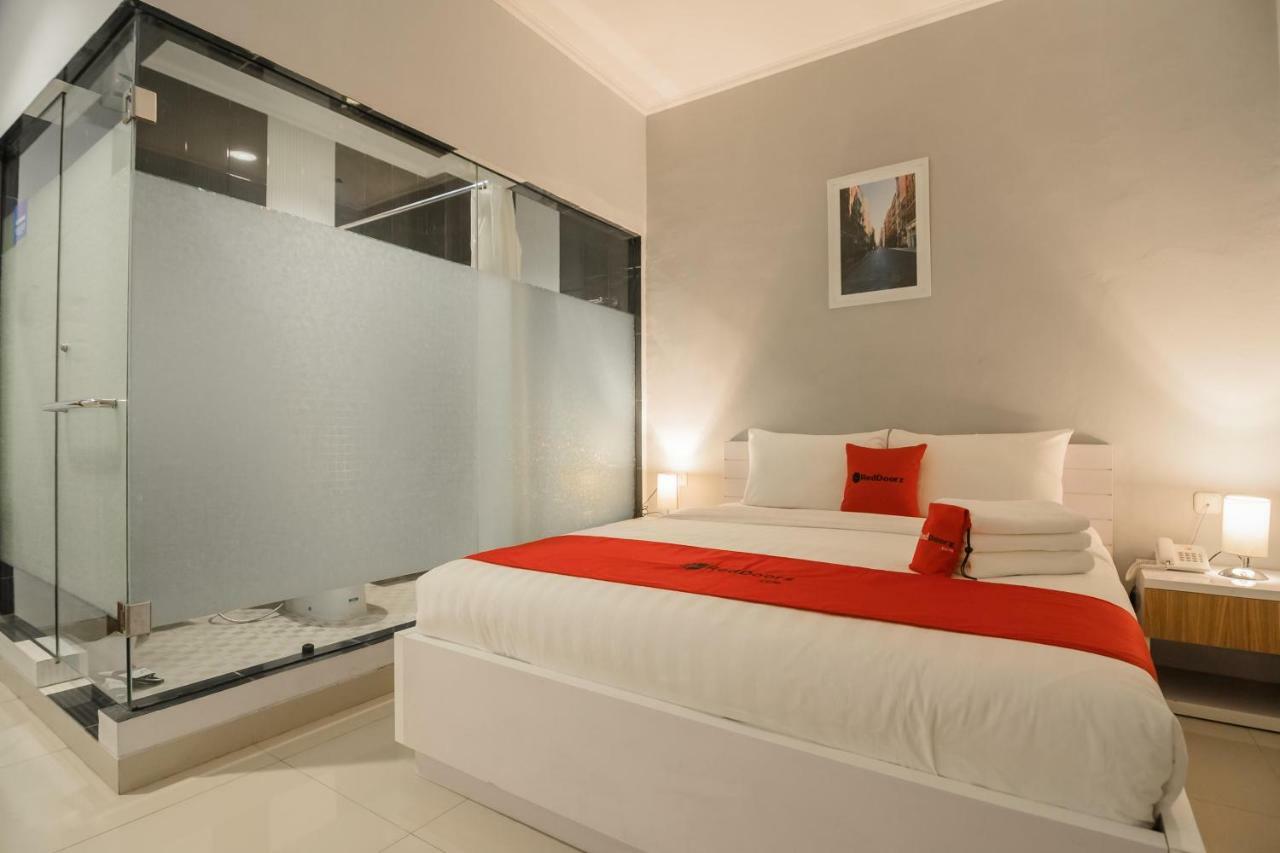 Reddoorz Plus Near Soekarno Hatta Airport 2 Tangerang Exteriér fotografie